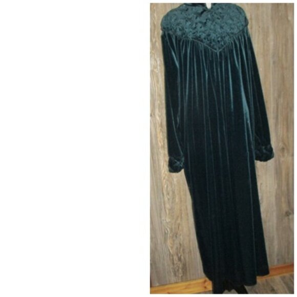Vintage Delicates Robe Housecoat Nightgown Green Velour Womens Sz XL Vamp Goth - Picture 2 of 2